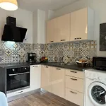 Apartment Centre For 4 Guests & Parking