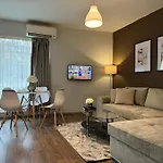 Apartment Centre For 4 Guests & Parking *