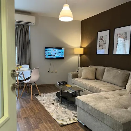 Centre For 4 Guests & Parking بلوفديف