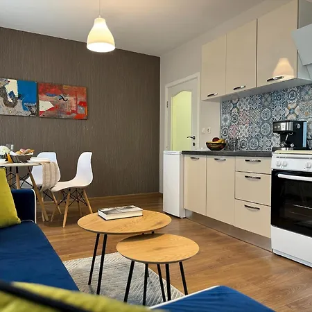 Apartment Centre For 4 Guests & Parking