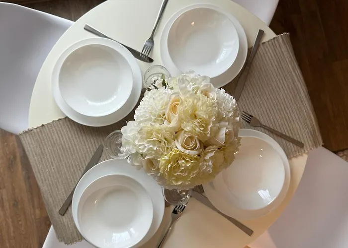 Centre For 4 Guests & Parking 公寓