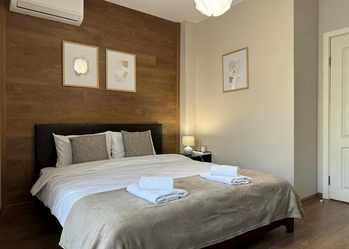 Centre For 4 Guests & Parking *