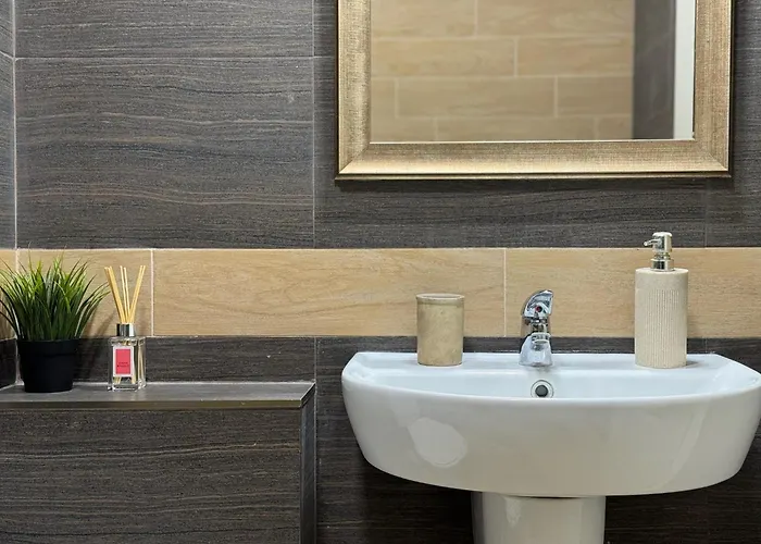 Centre For 4 Guests & Parking