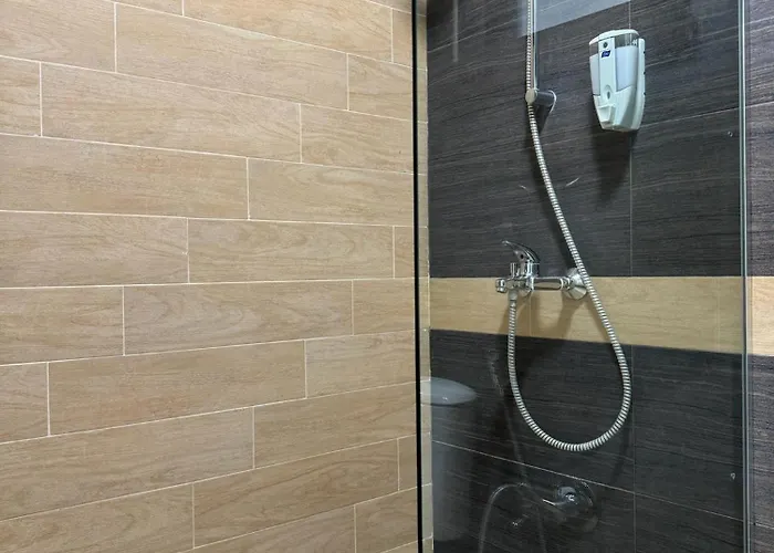 Centre For 4 Guests & Parking *